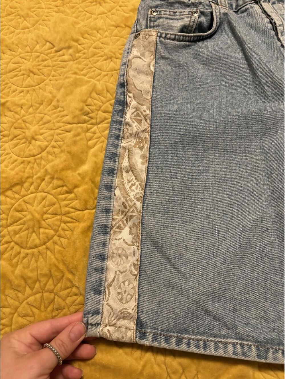 Chico’s RARE Vintage 90s Women's Blue Denim Shorts Paisley Jorts Size 2 - Picture 4 of 9